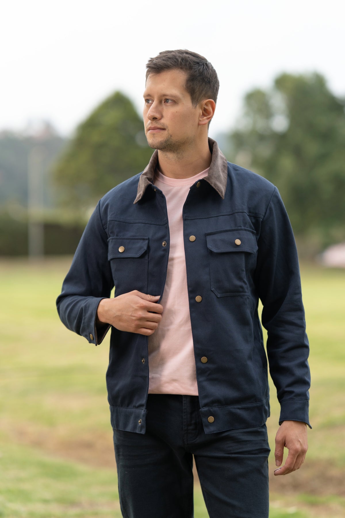Chaqueta Cocora dril azul cuello pana café