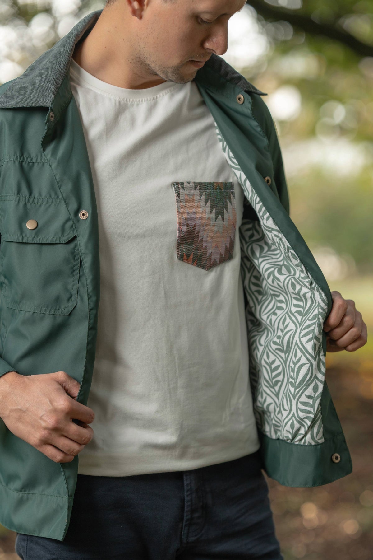 Chaqueta rompevientos chocontá verde, cuello pana verde